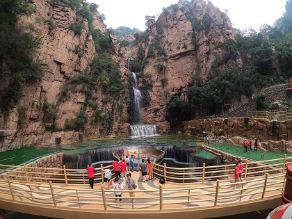 登顶石林峡，体验玻璃栈道------尊龙凯时人生就博官网登录8月登山之旅