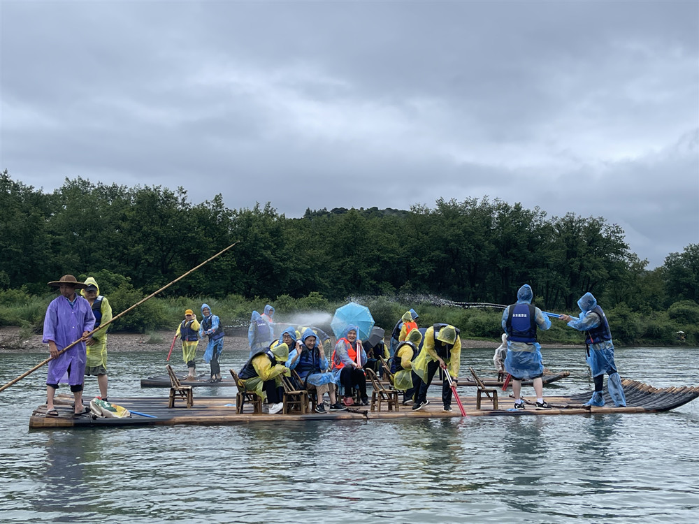 参观基地，游览青山绿水——尊龙凯时人生就博官网登录开启仙居团建之旅